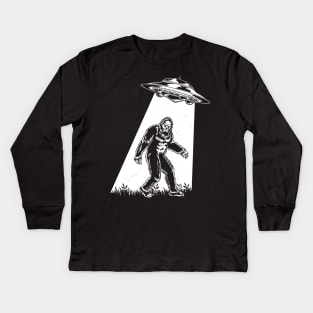 Bigfoot UFO Abduction Vintage Bigfoot Believer Kids Long Sleeve T-Shirt